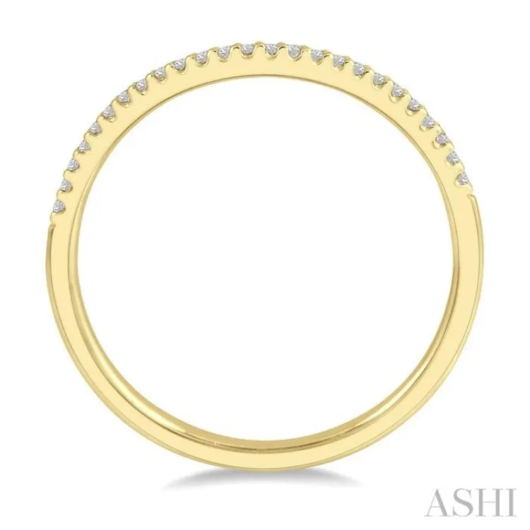 1/10 ctw Arched Center Round Cut Diamond Wedding Band in 14K Yellow Gold