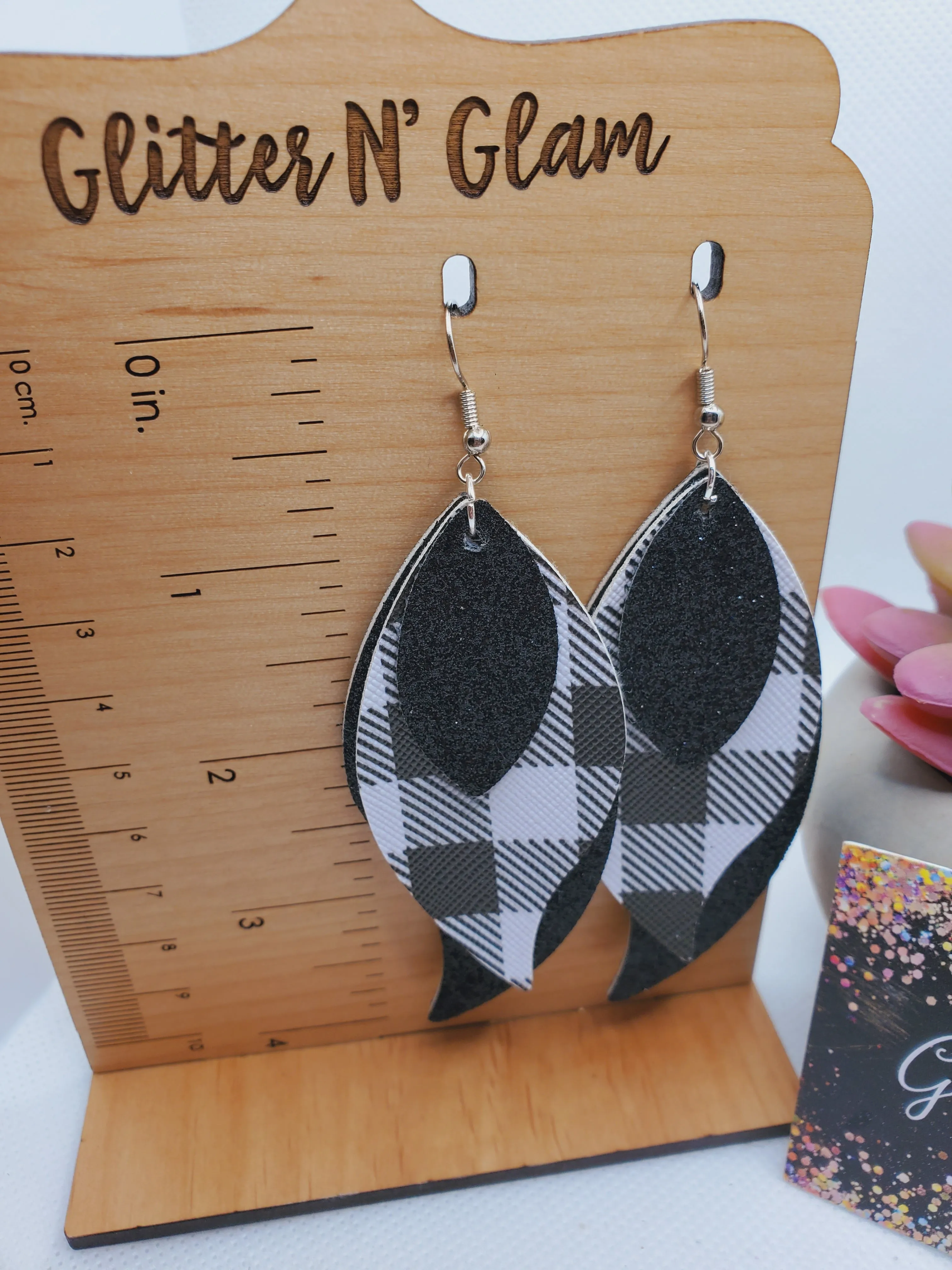 1121 Black/White Buffalo Check Dangle Earrings