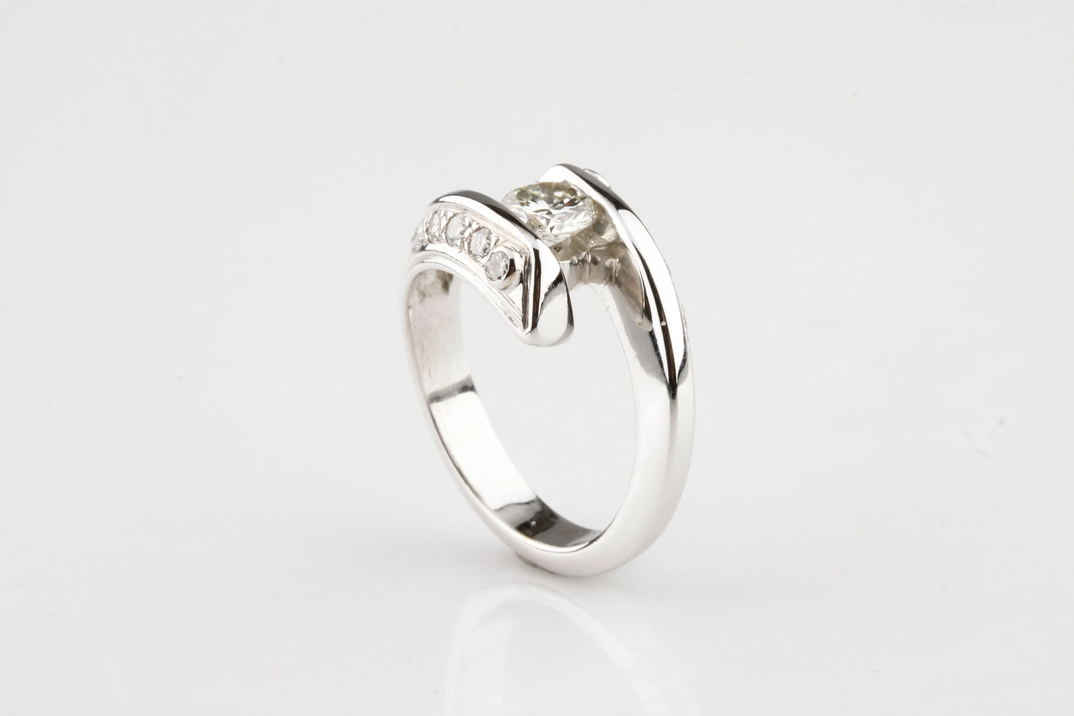 18k White Gold Round Diamond Solitaire Engagement Bypass Ring w/ Accents