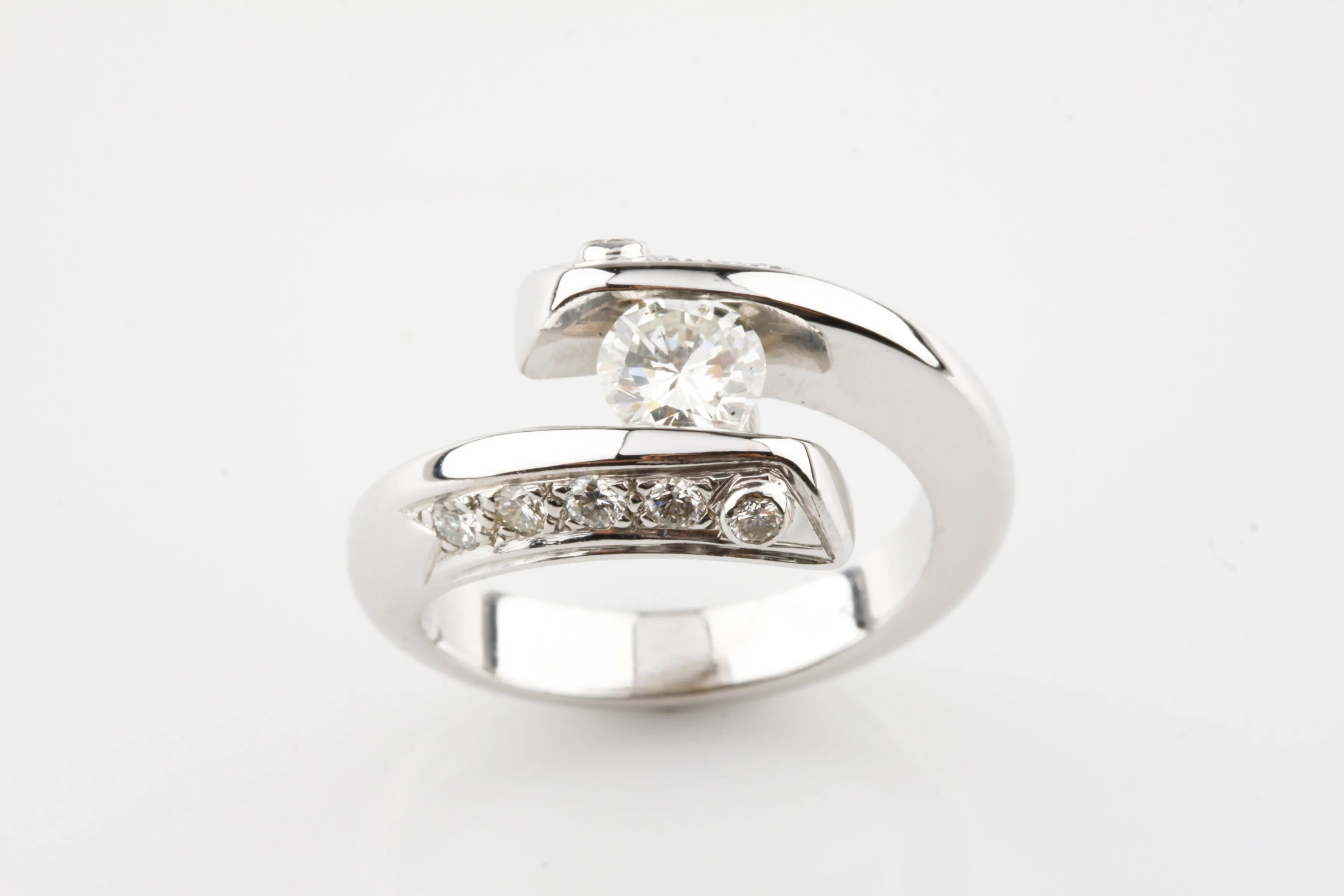 18k White Gold Round Diamond Solitaire Engagement Bypass Ring w/ Accents