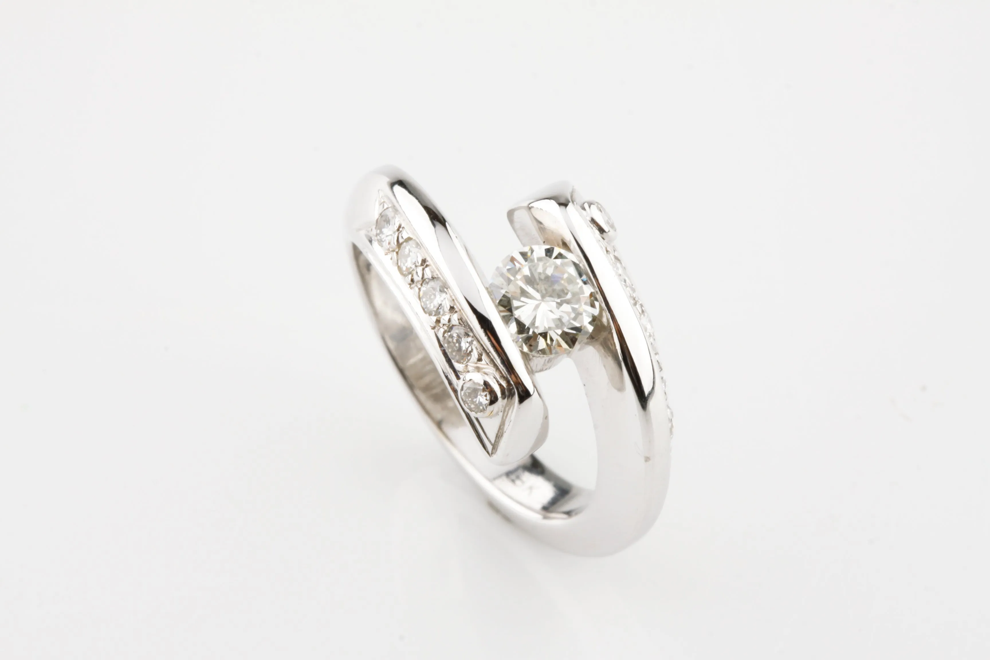 18k White Gold Round Diamond Solitaire Engagement Bypass Ring w/ Accents