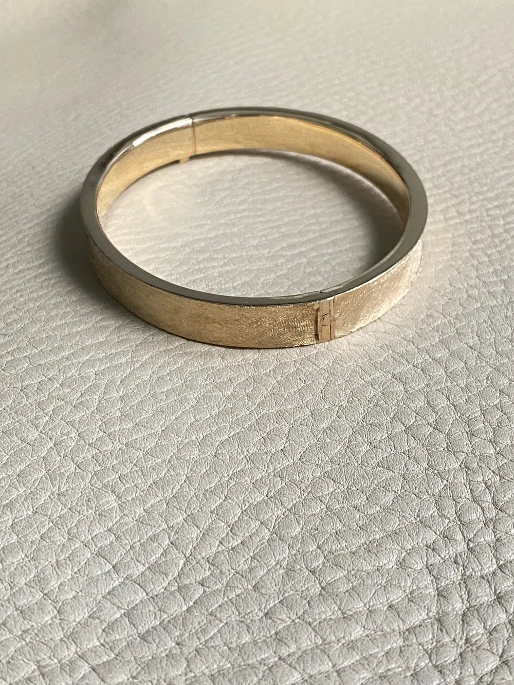 A beauty! 14k gold textured hinged bangle bracelet - 6.9 inch interior