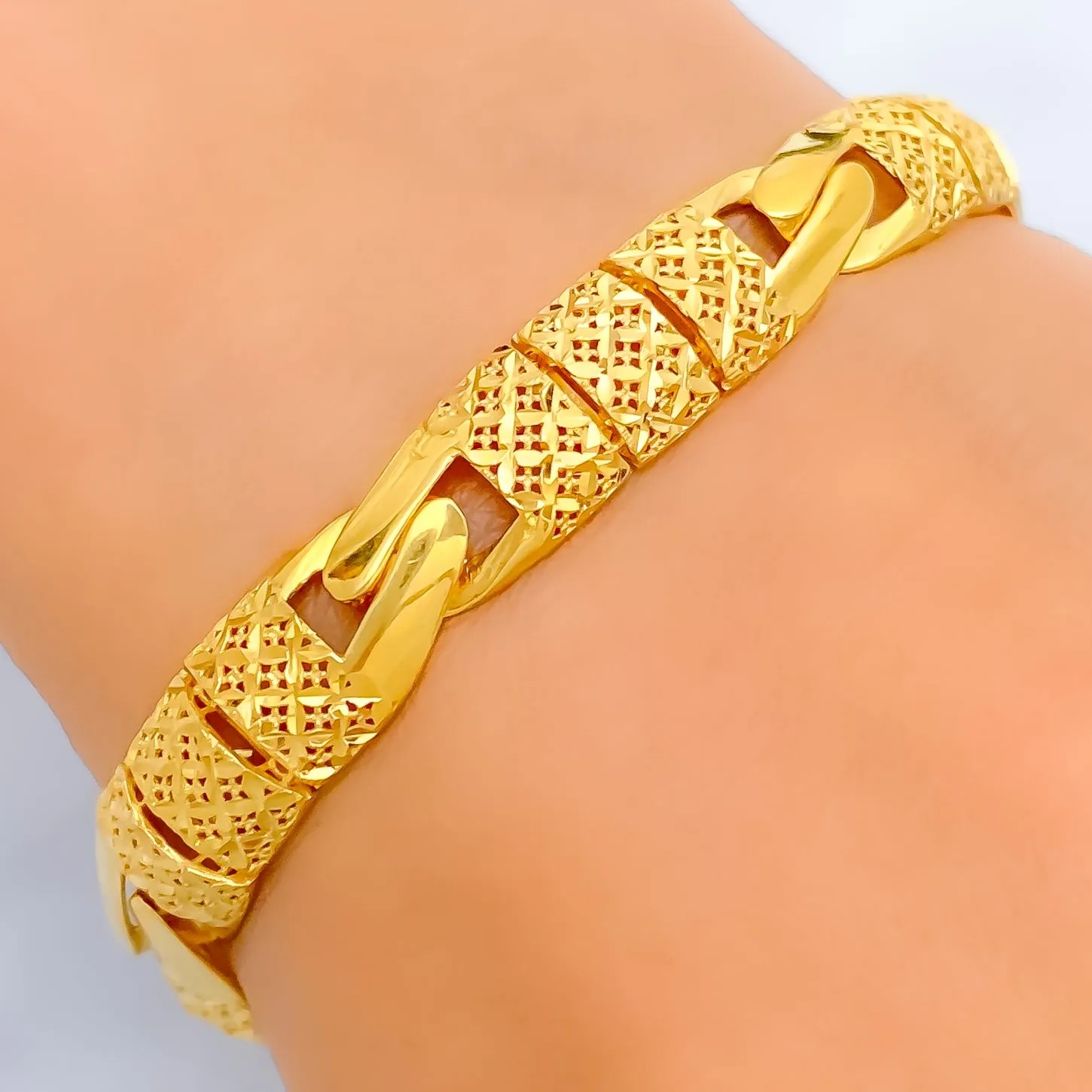 Bright Mesh Interlinked 22k Gold Bracelet