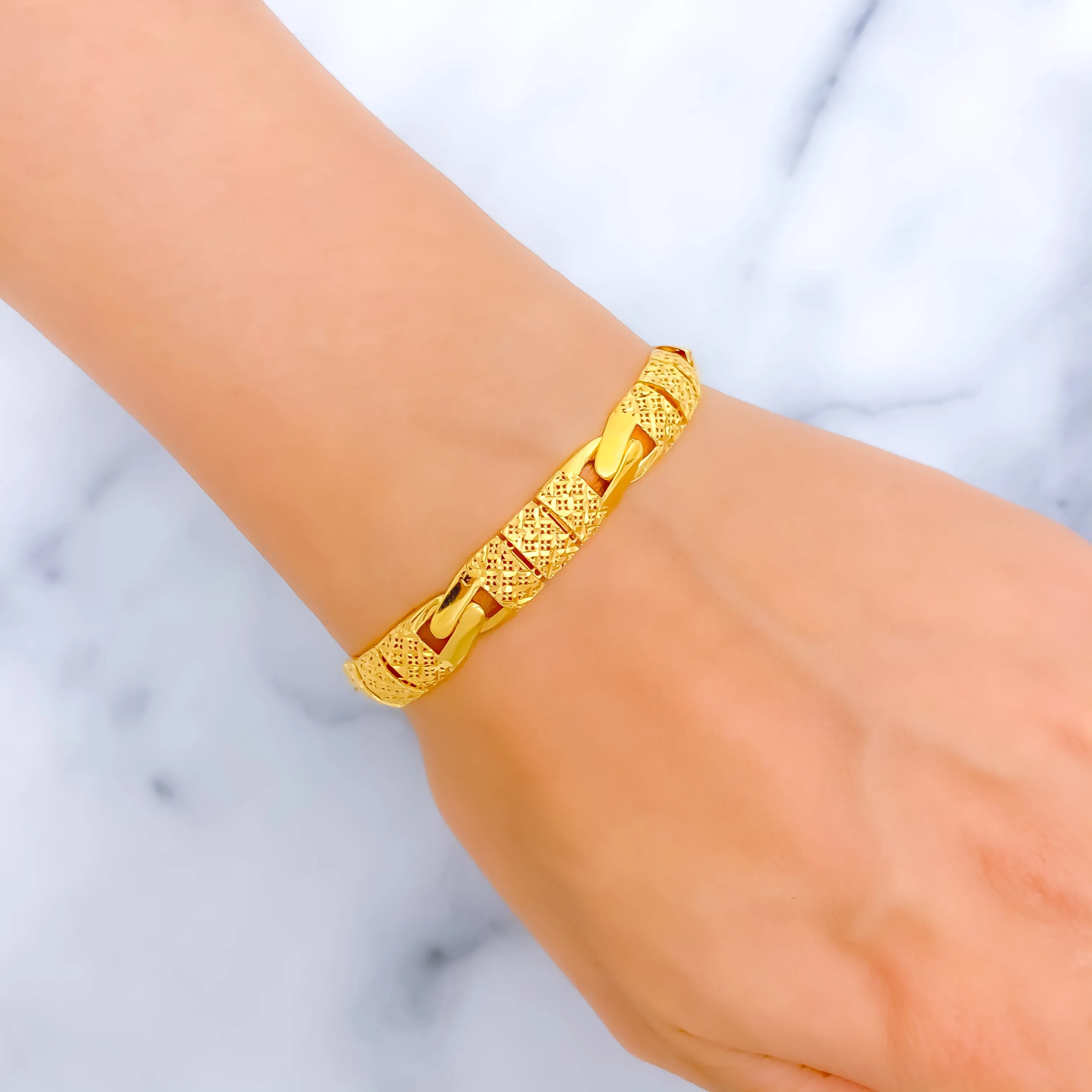 Bright Mesh Interlinked 22k Gold Bracelet