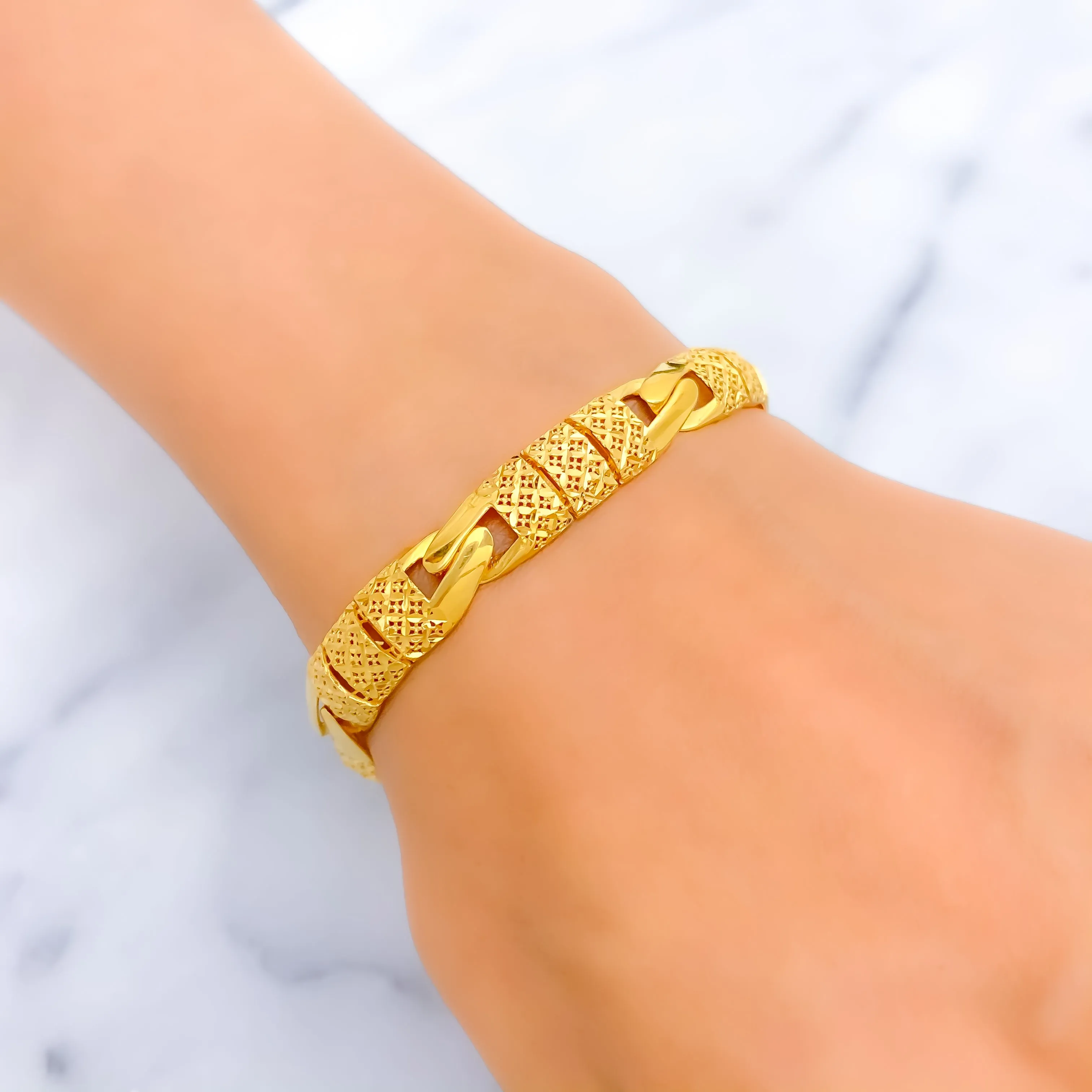 Bright Mesh Interlinked 22k Gold Bracelet