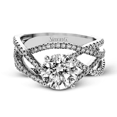 Engagement Ring in 18k Gold with Diamonds