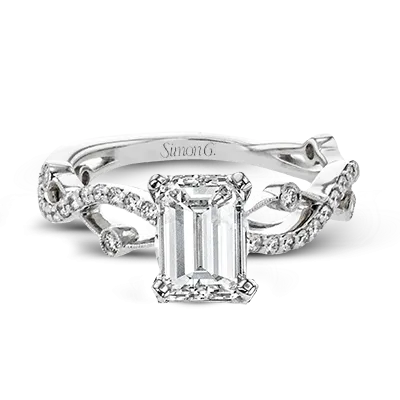 Engagement Ring in 18k Gold with Diamonds
