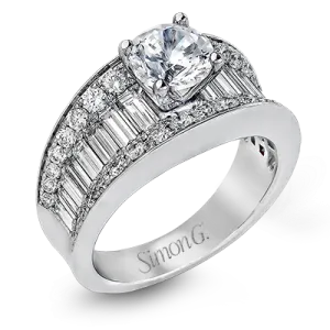 Engagement Ring in 18k Gold with Diamonds