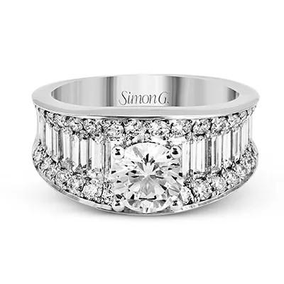 Engagement Ring in 18k Gold with Diamonds