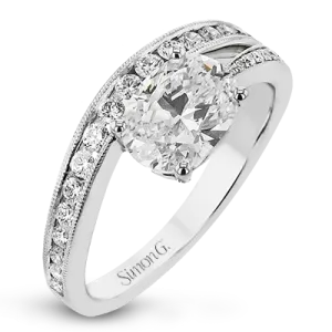 Engagement Ring in 18k Gold with Diamonds