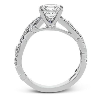 Engagement Ring in 18k Gold with Diamonds