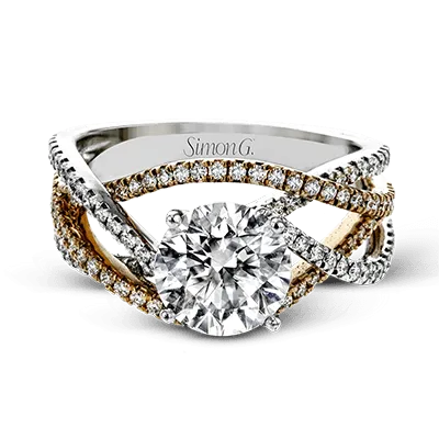 Engagement Ring in 18k Gold with Diamonds
