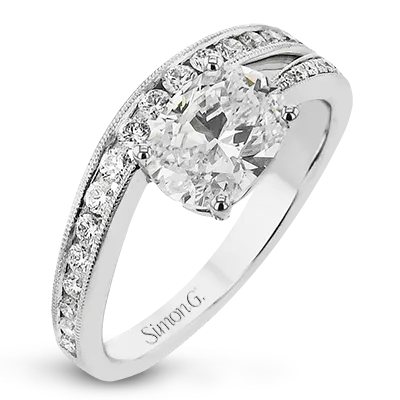 Engagement Ring in 18k Gold with Diamonds