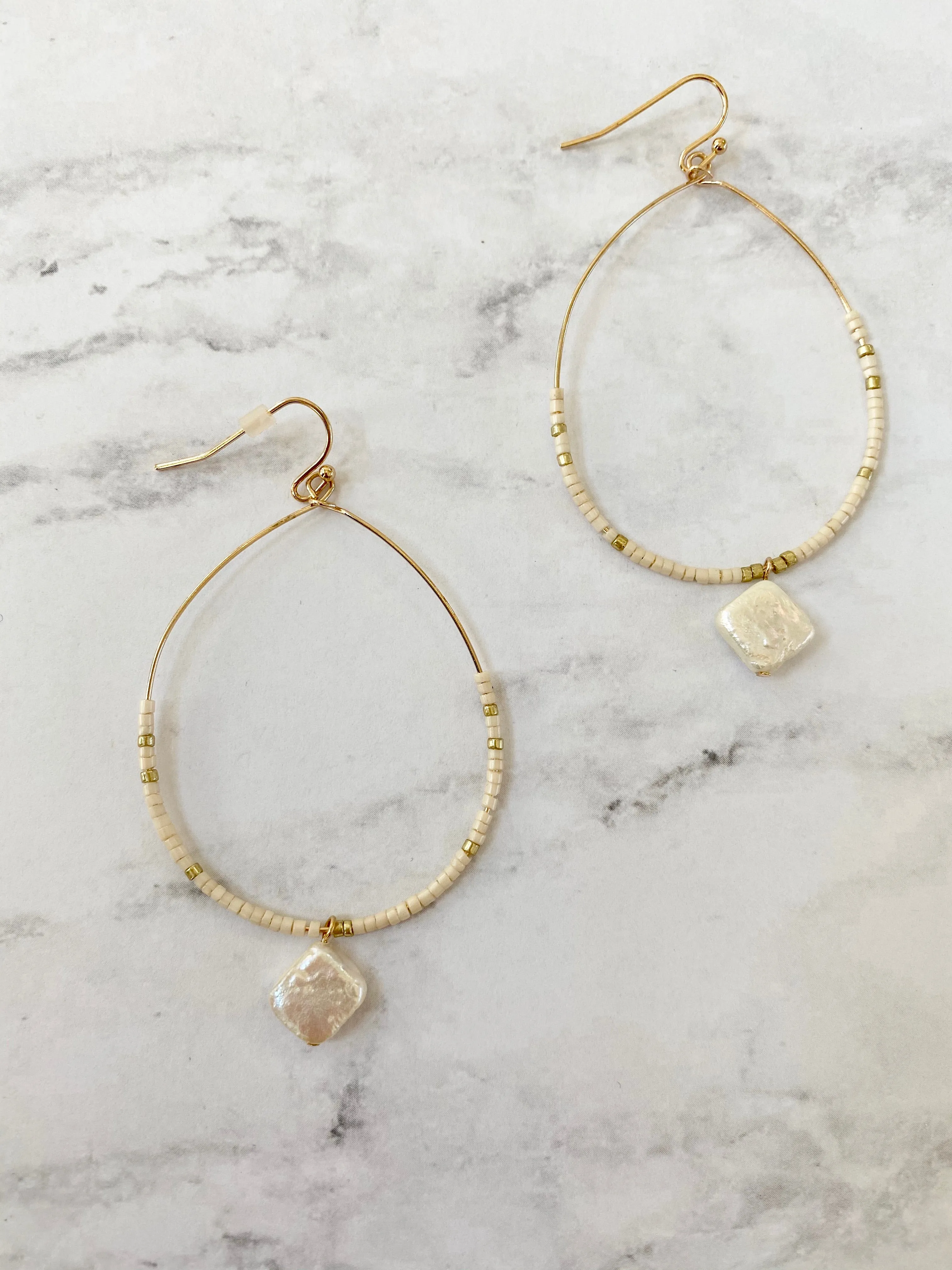 ER97 Pearl drop bead earrings
