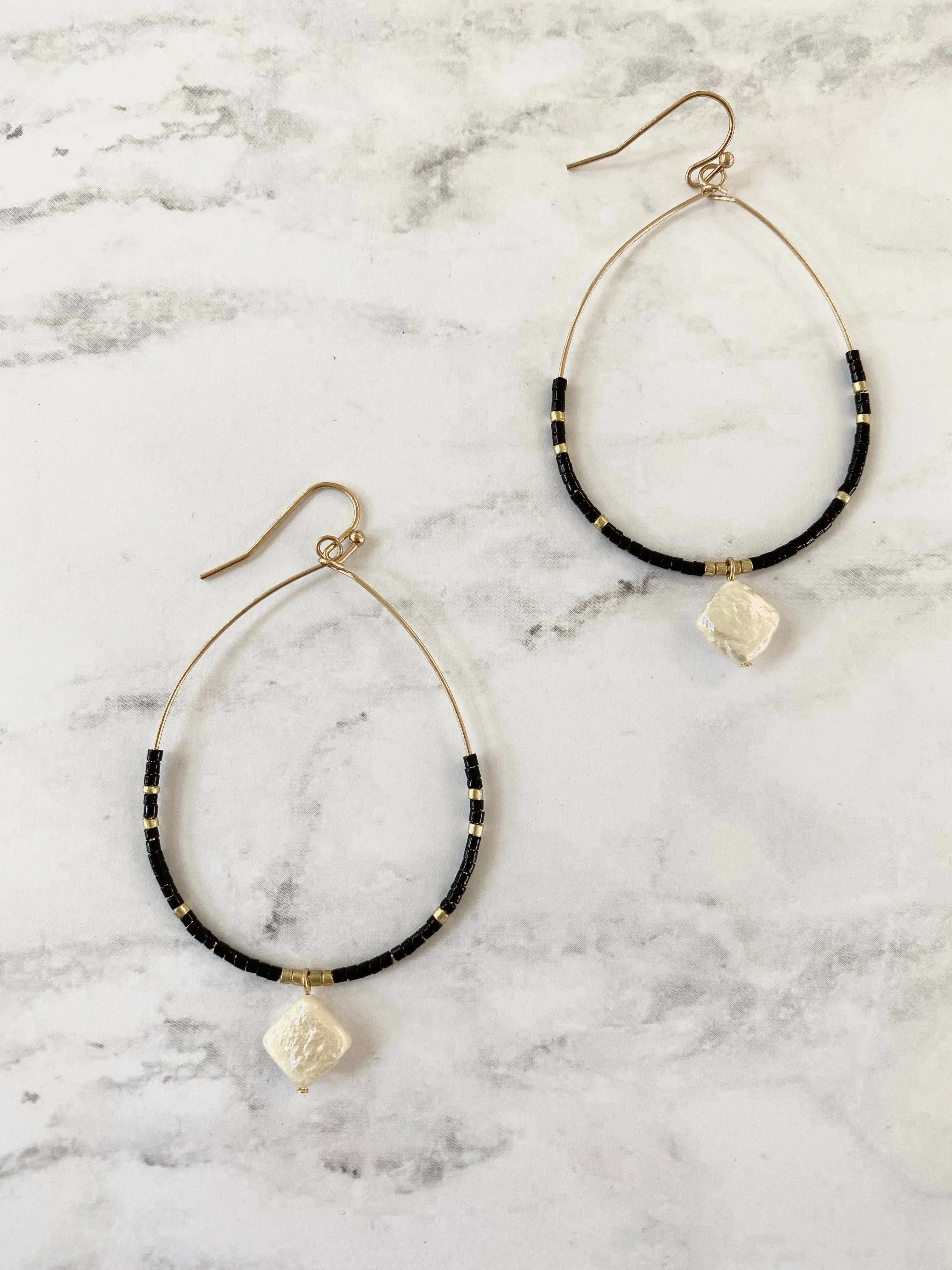 ER97 Pearl drop bead earrings