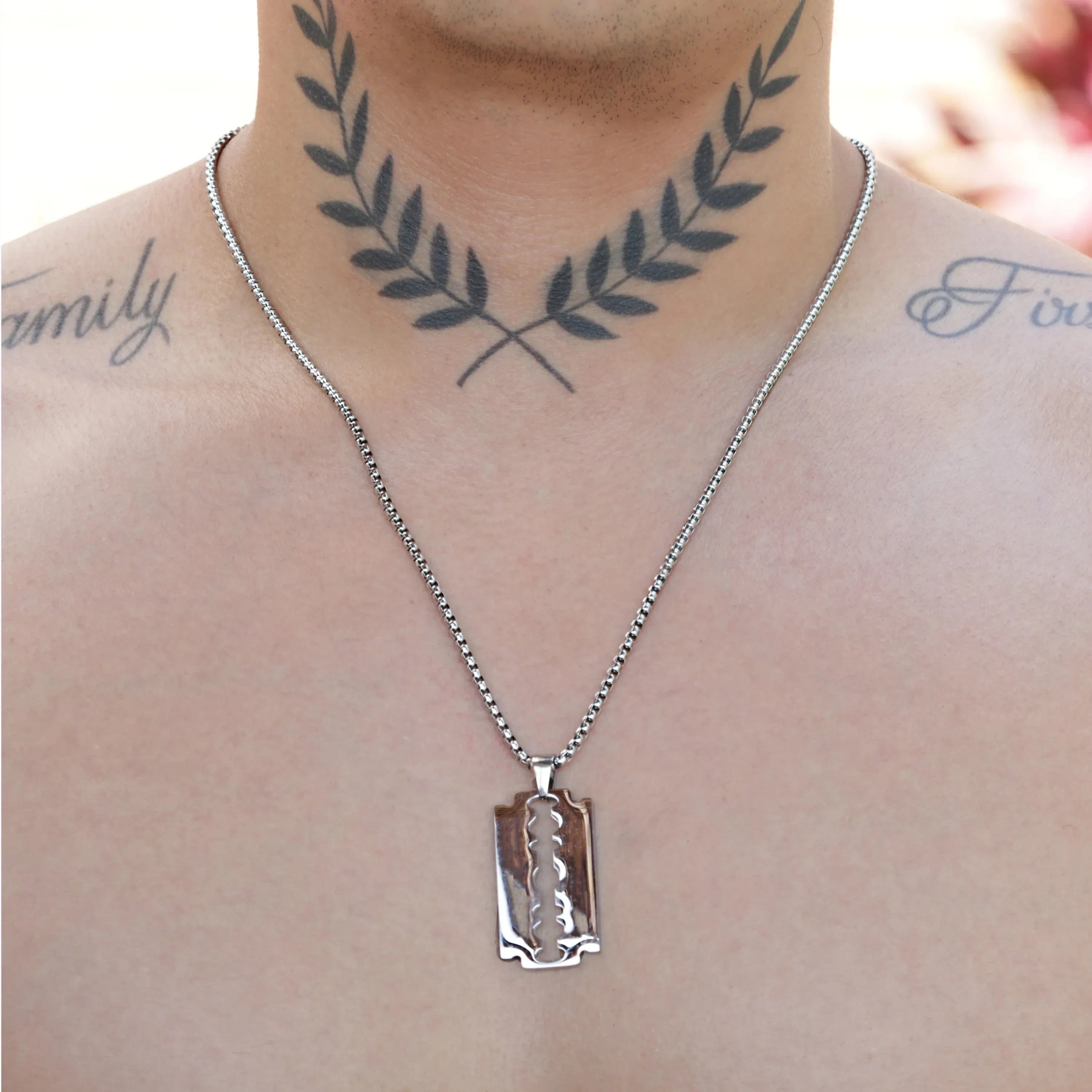 Fernán Stainless Steel Chain Necklace with Razor Blade Pendant
