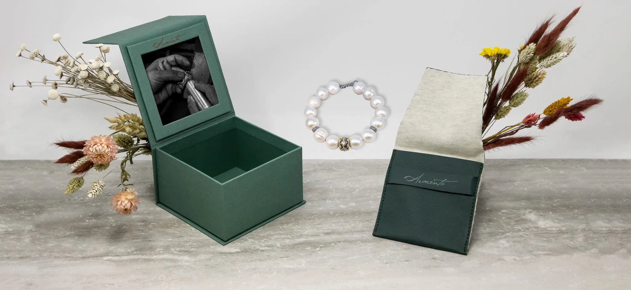 FRESHWATER WHITE PEARLS GOLD COMPONENT PULL BRACELET