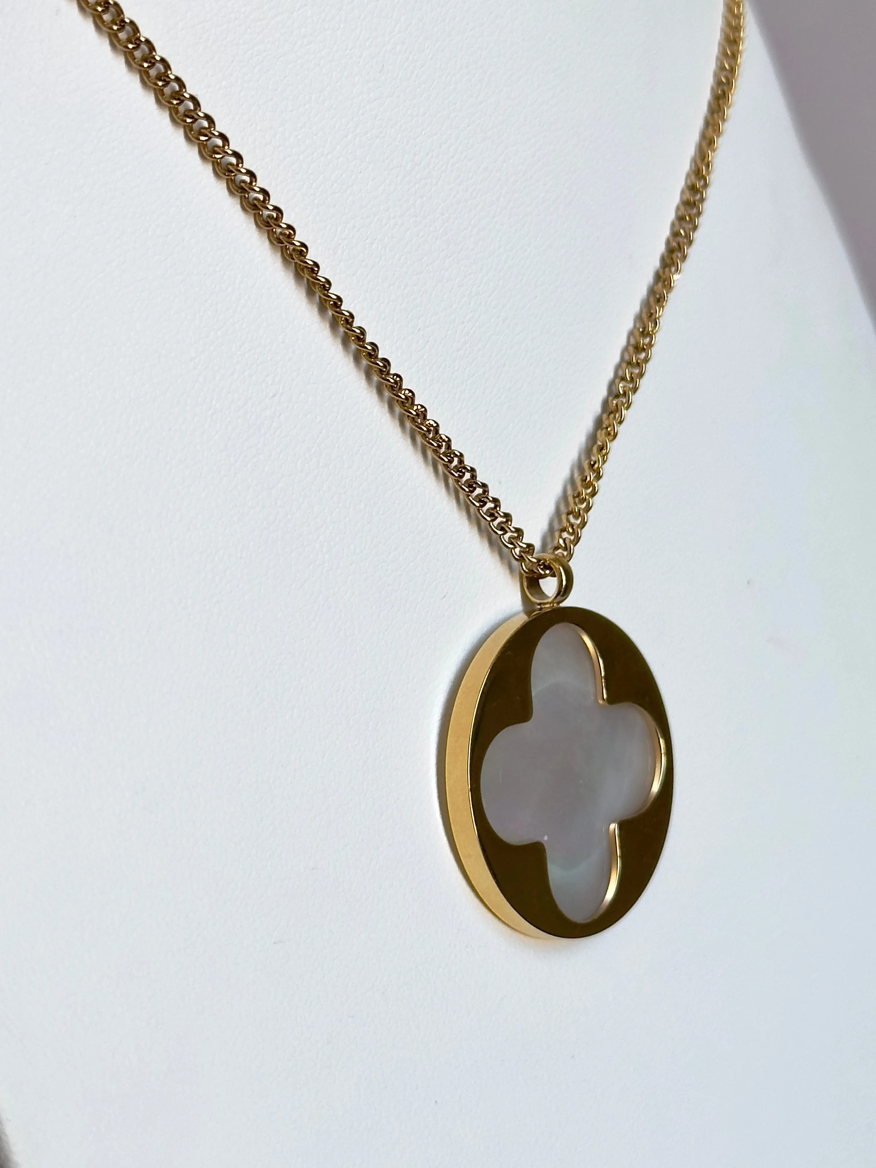 Mother Pearl Pendant Necklace