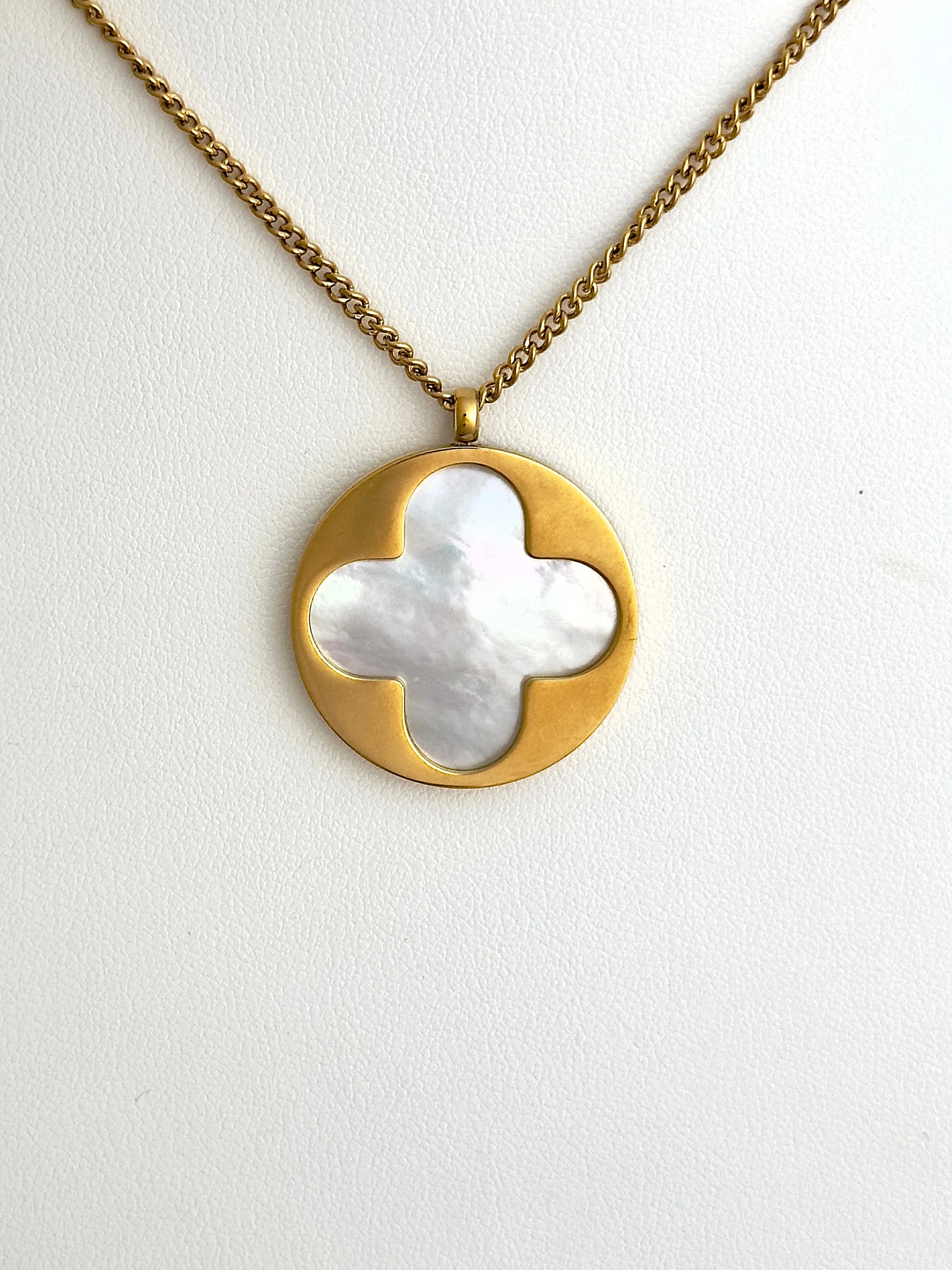 Mother Pearl Pendant Necklace