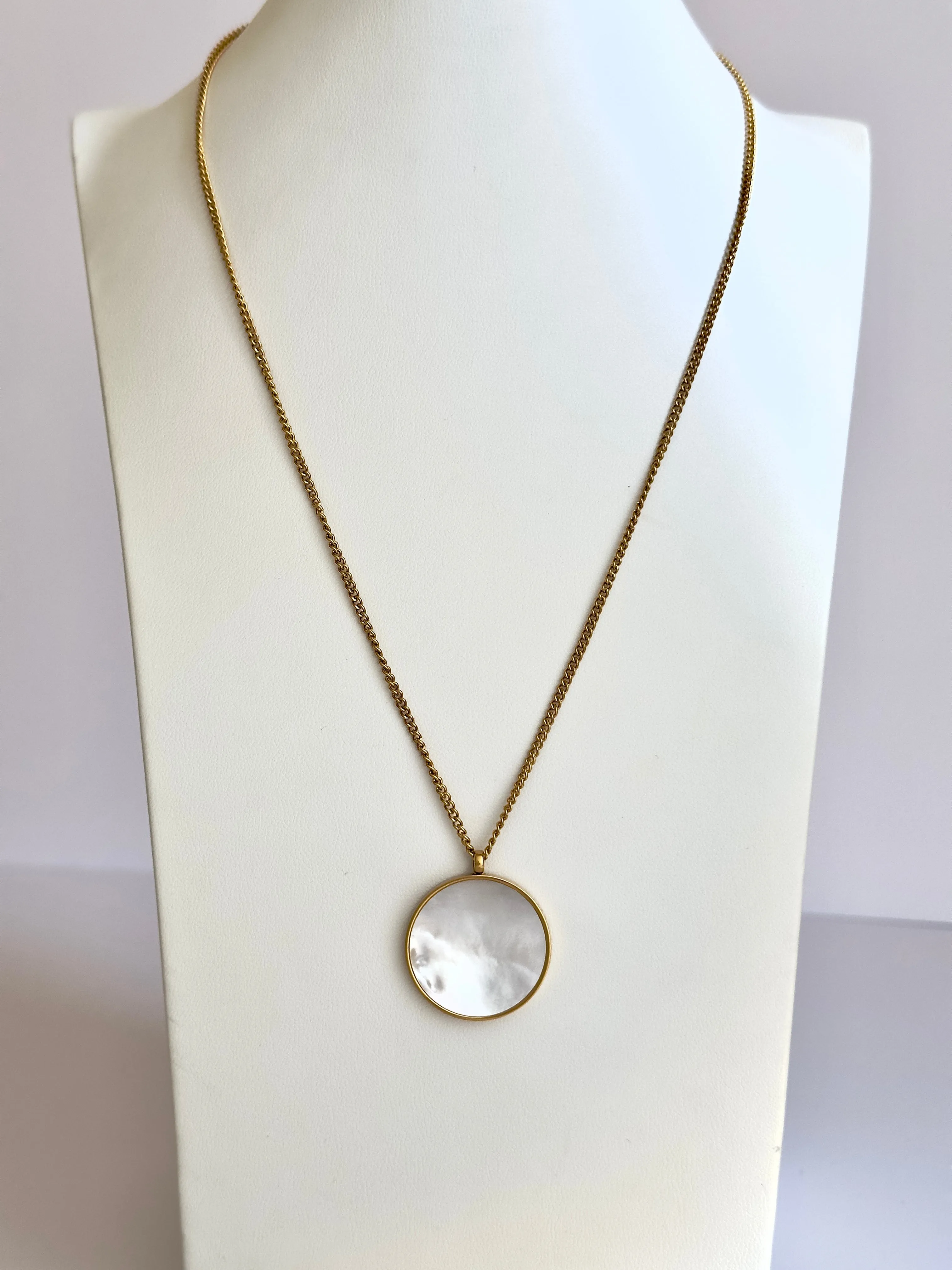 Mother Pearl Pendant Necklace