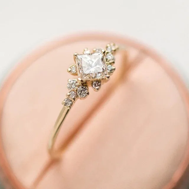 New Trendy Crystal  Engagement Claws Design Hot Sale Rings For Women AAA White Zircon Cubic elegant rings Female Wedding Jewelry