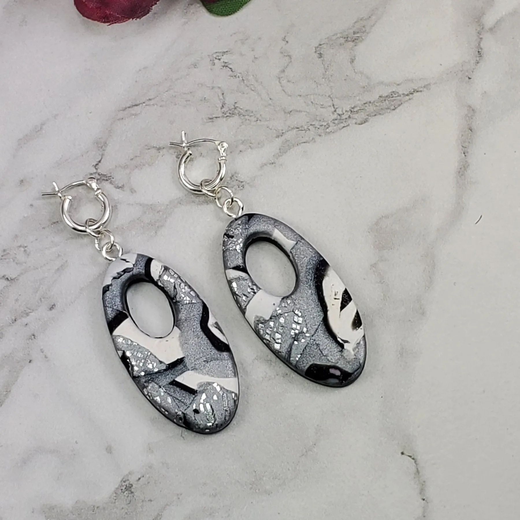 Oval Cutout Dangle Earring - Calacatta