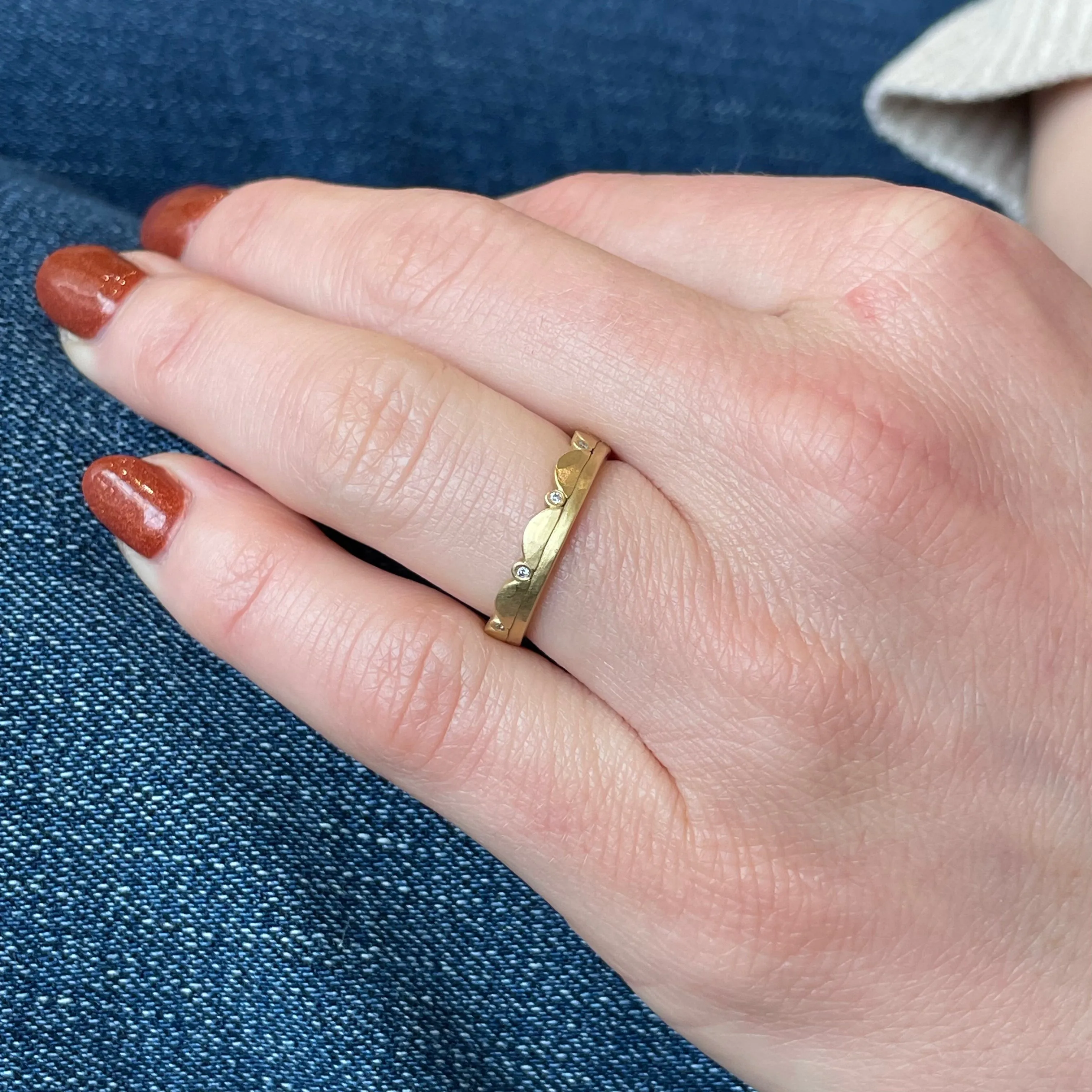 Side Scallop Diamond Band