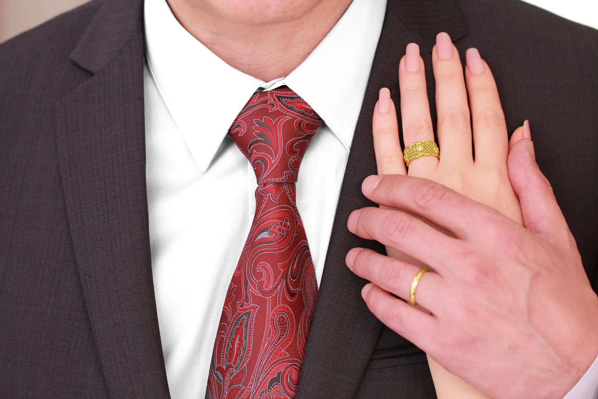 Statement Wedding Band Ring with Diamond Flowers in 18K Gold