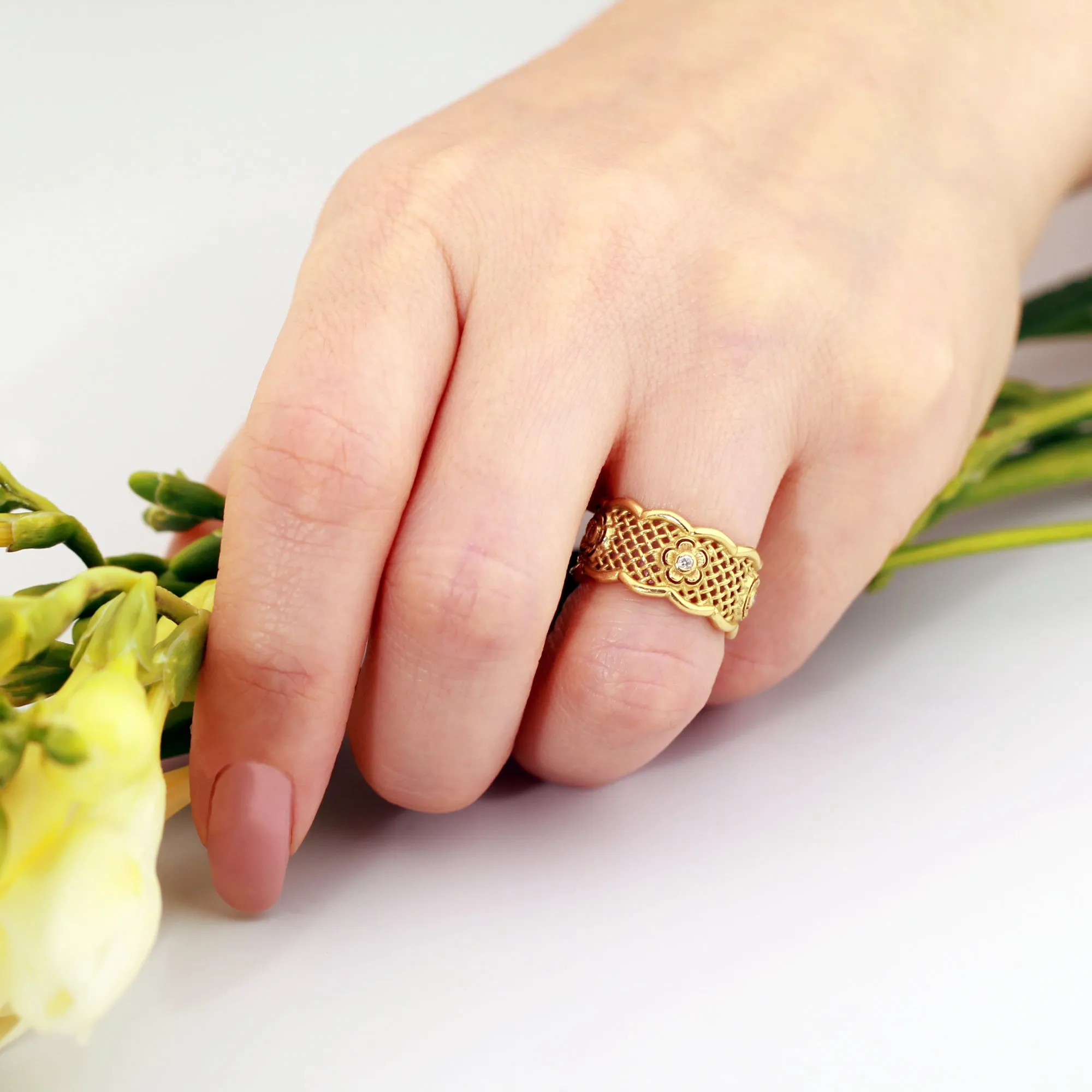 Statement Wedding Band Ring with Diamond Flowers in 18K Gold
