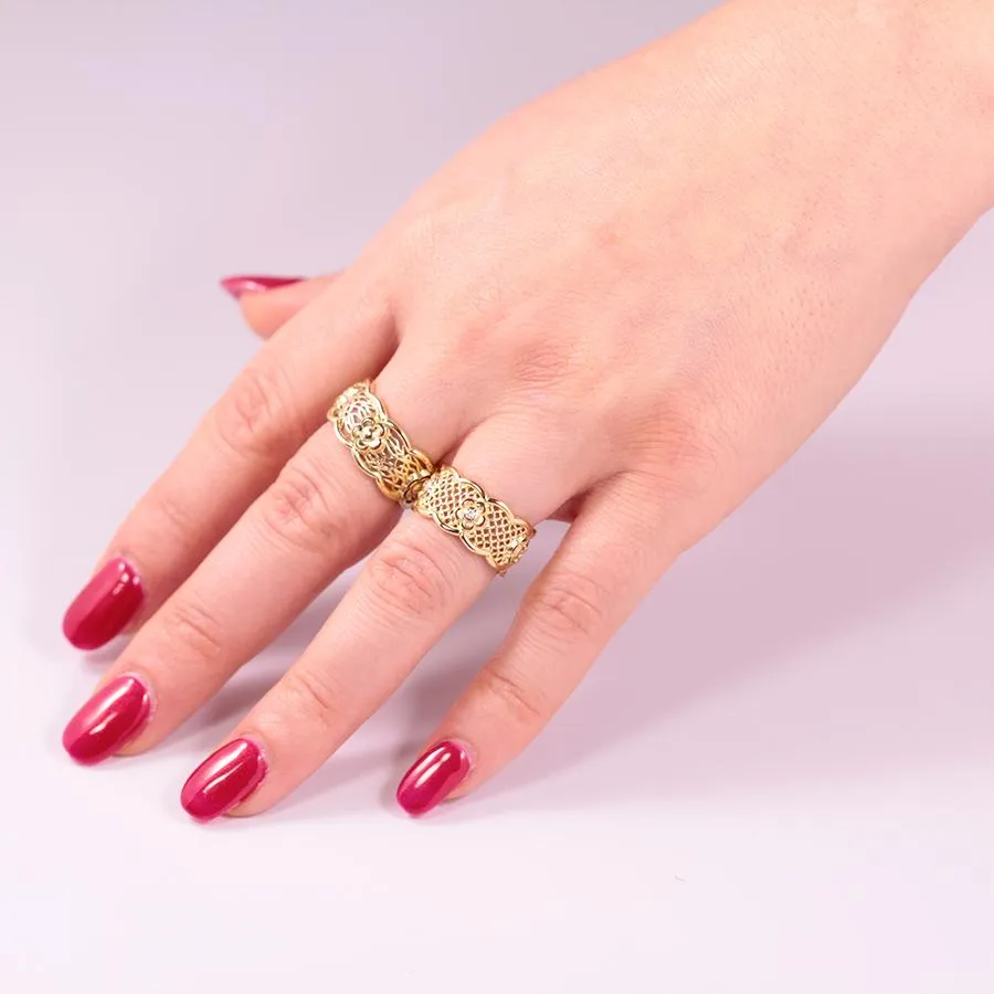 Statement Wedding Band Ring with Diamond Flowers in 18K Gold