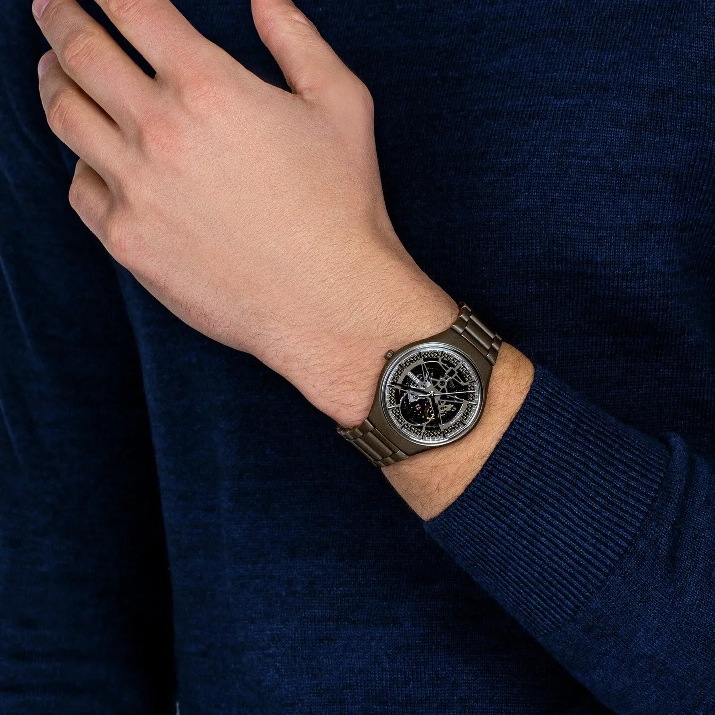 True Thinline Unisex Analog Ceramic Watch R27112312